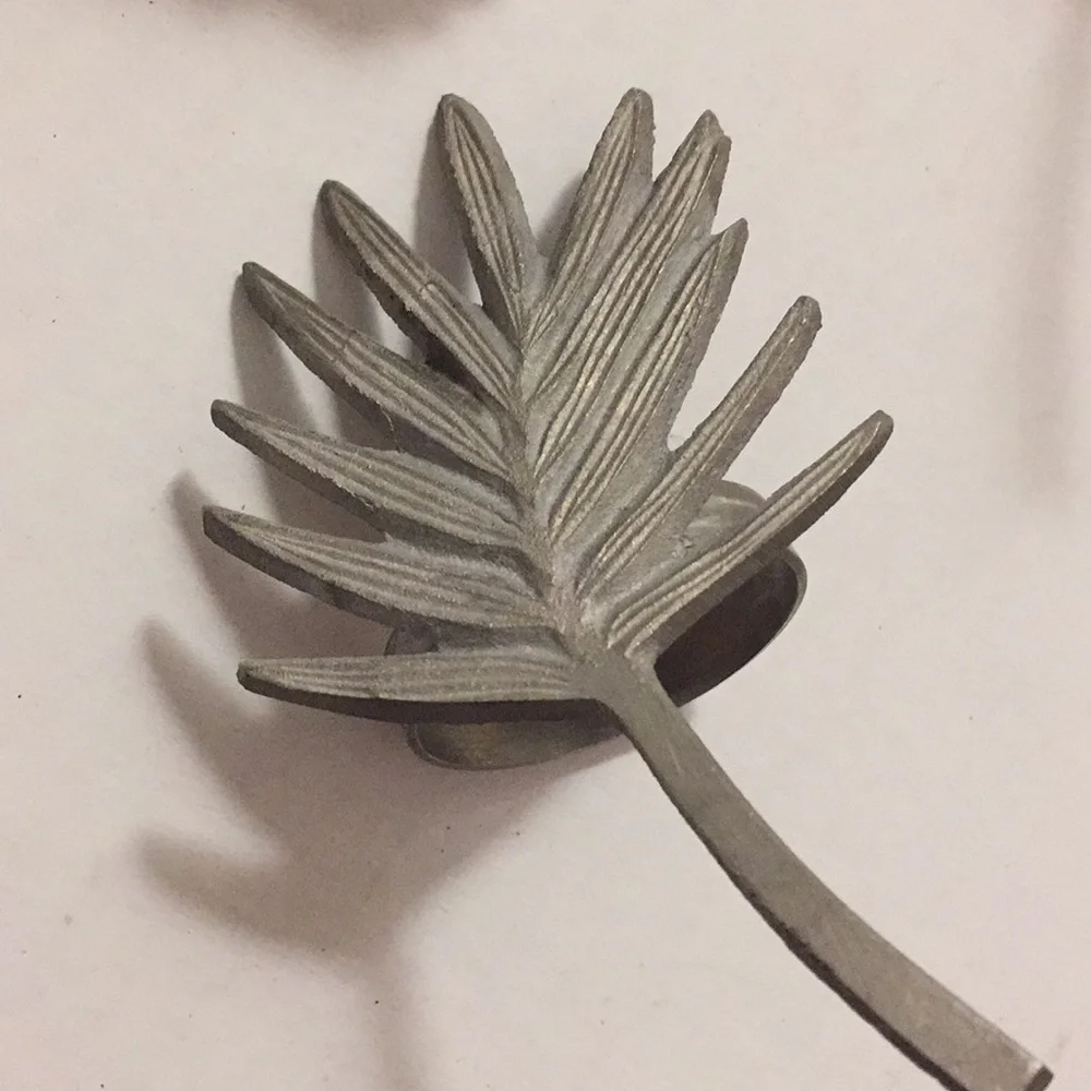 SUR LA TABLE Palm leaf napkin rings 4” long pewter metal silver-tone-Set of 4